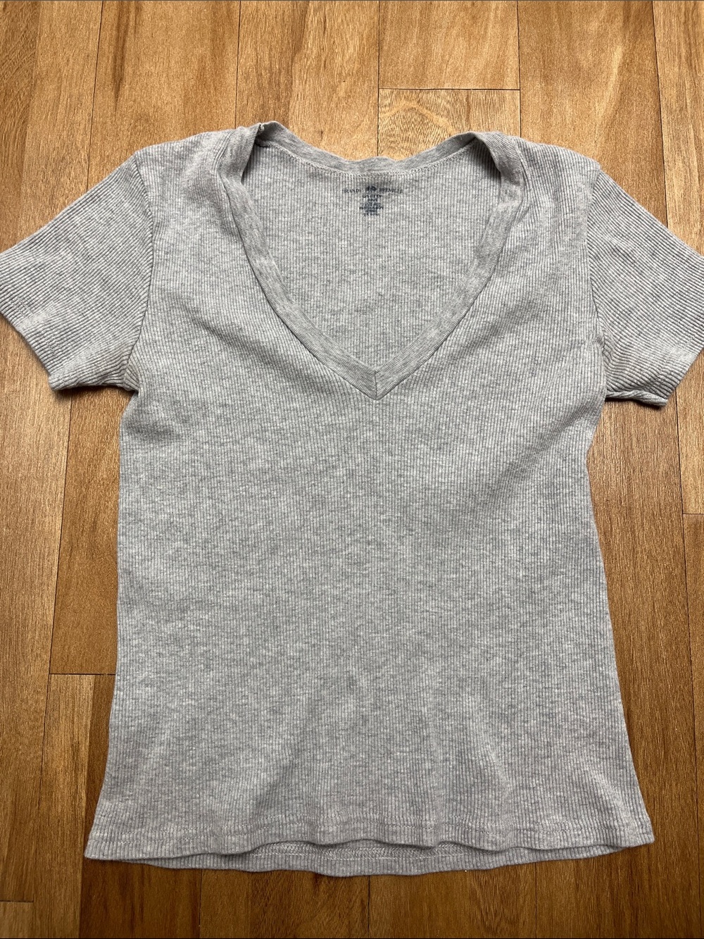 Brandy Melville Light Gray Ribbed V-Neck Short Sleeve Top